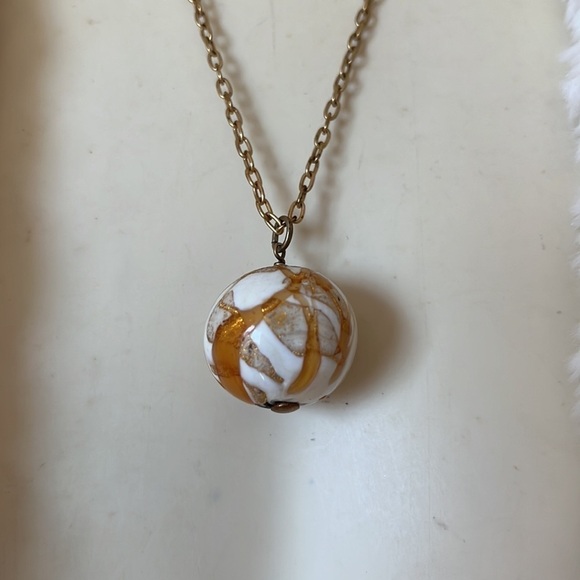 Venetiaurum Murano Glass Ball Pendant and adjustable Gold Plated Chain Necklace - Picture 4 of 9